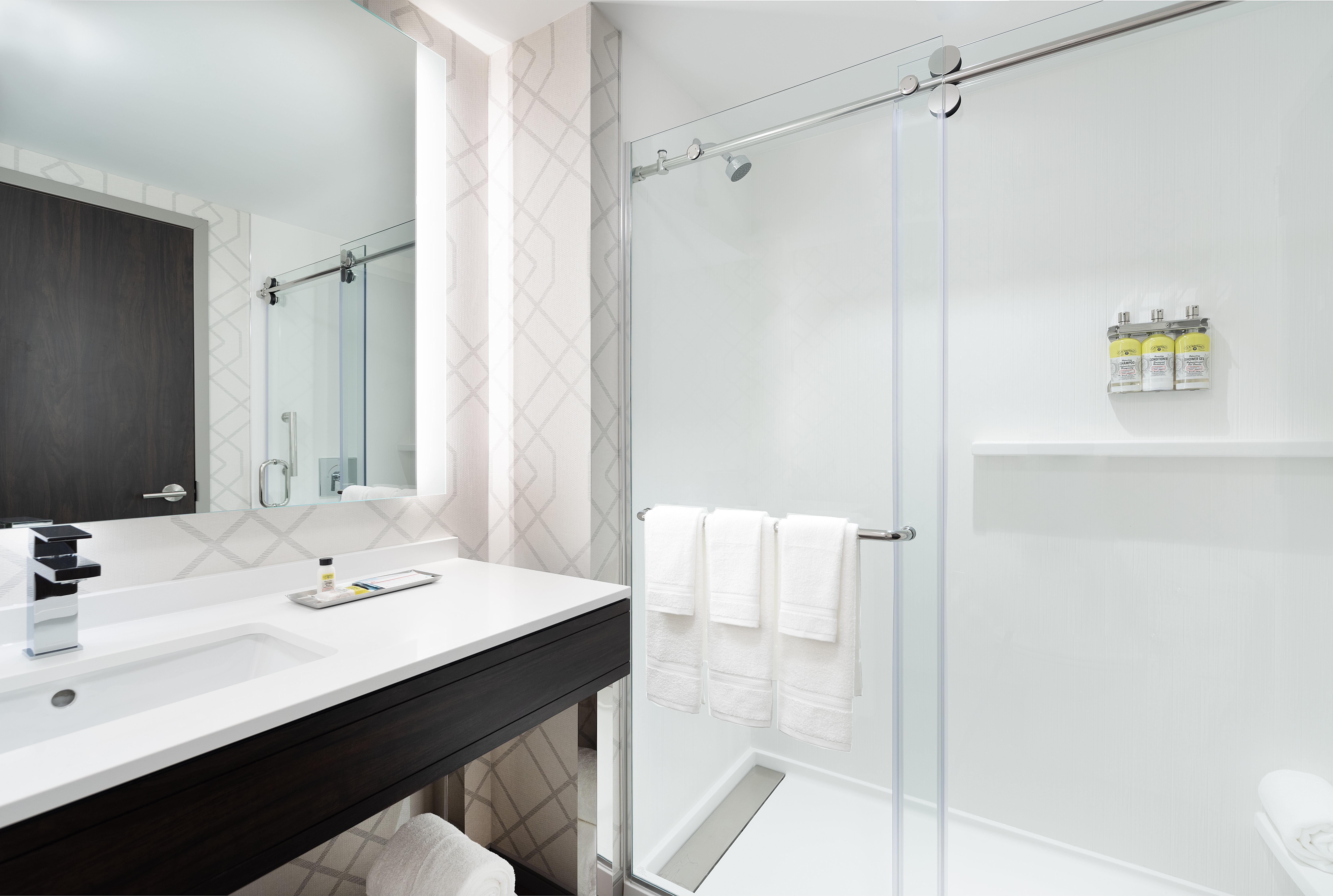 Holiday Inn Boston Logan Airport - Chelsea By Ihg Exterior foto